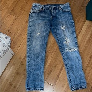 LEVI mid rise boyfriend jeans